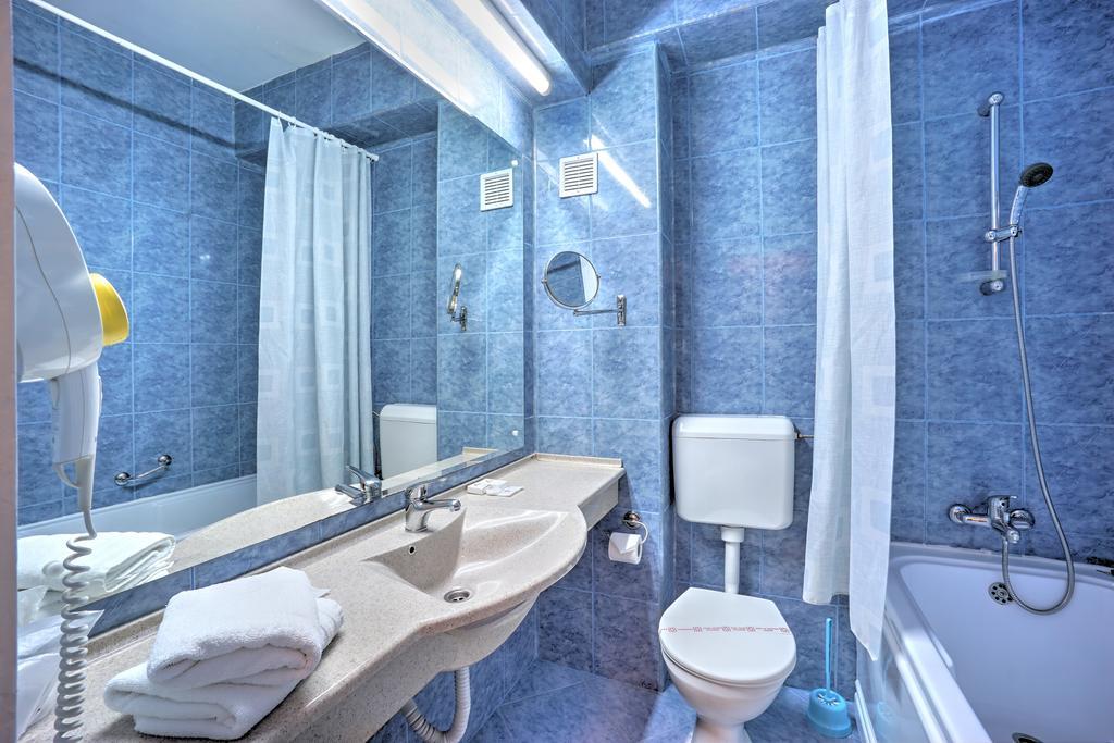 Hotel Capitol Брашов Номер фото