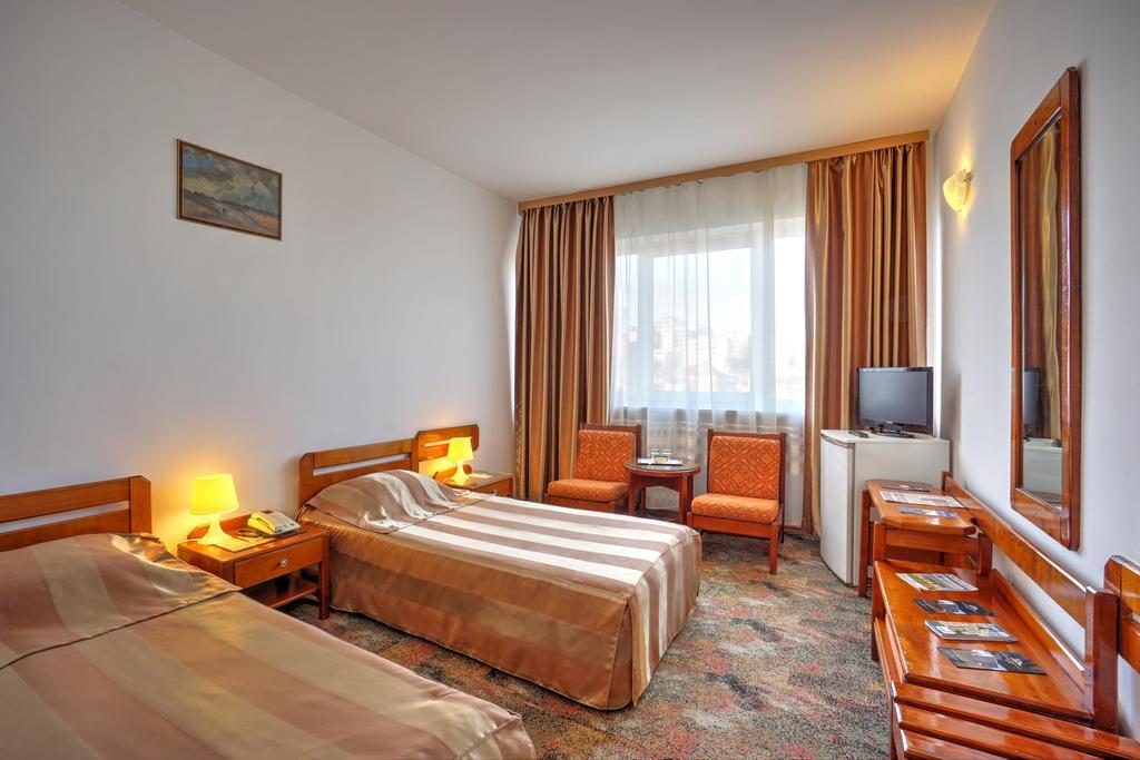 Hotel Capitol Брашов Номер фото
