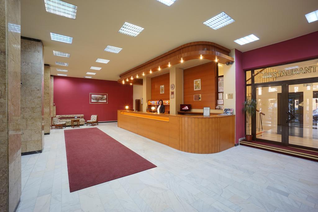 Hotel Capitol Брашов Экстерьер фото